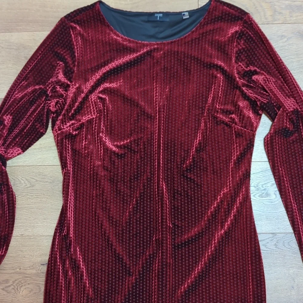 TAHARI Dark RED VELVET SHEATH DRESS Lined Stretchy Long Sleeve Large - Picture 7 of 8